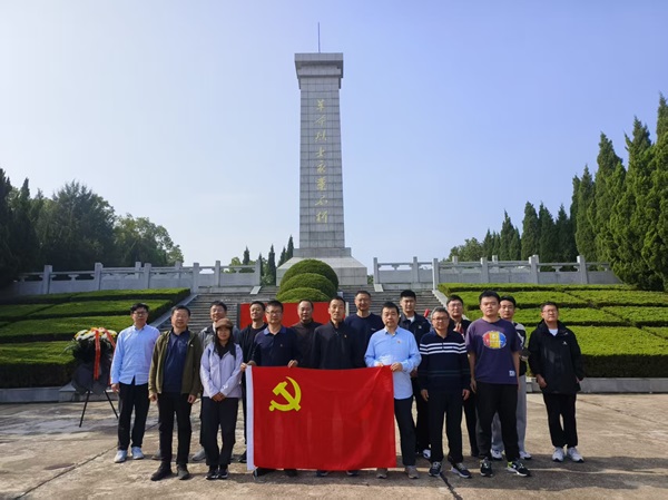 1768206630499 烈士陵园照片