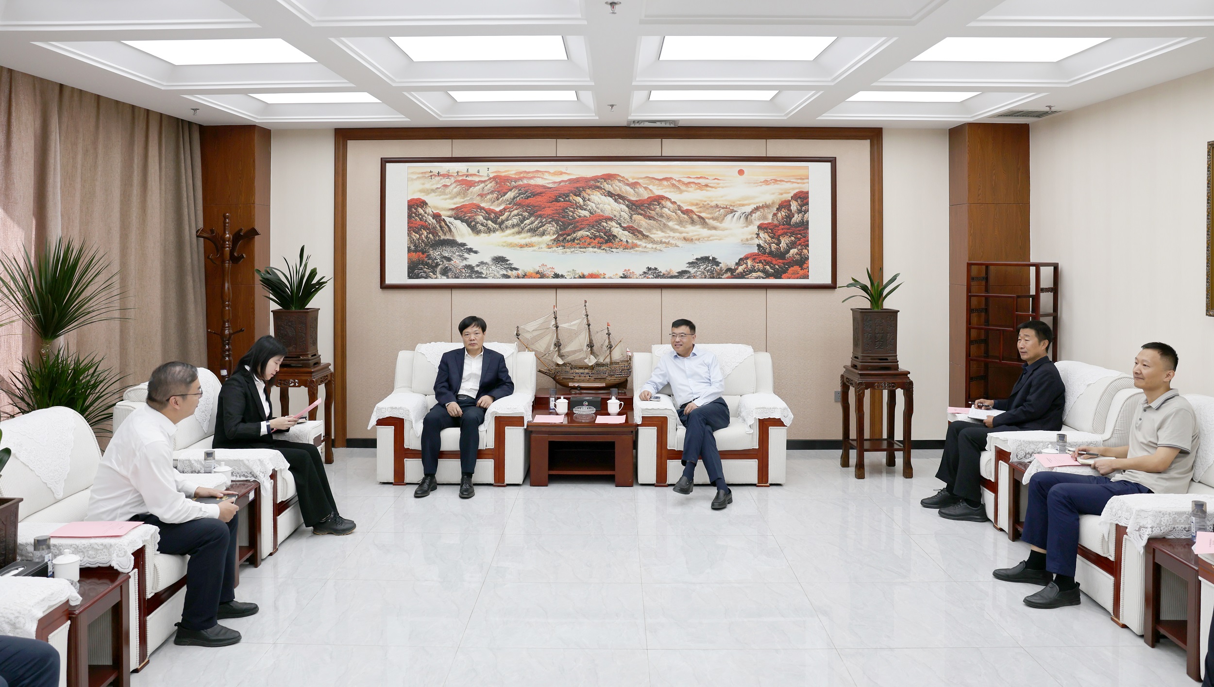 李立新会见新疆新业集团党委书记、董事长宋世杰
